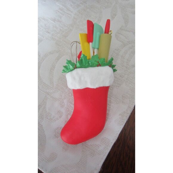 NEW ADORABLE HALLMARK KEEPSAKE CALLED STOCKING STUFFERS W/ KITCHEN UTENSILS - Picture 3 of 4
